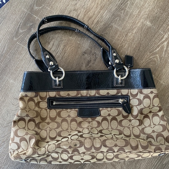 Coach hand bag - Picture 2 of 5